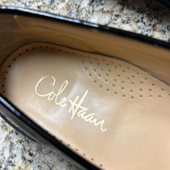 EUC BLACK PATENT LEATHER COLE HAAN  LOAFERS. SIZE 6 1/2 B. - Picture 6 of 7